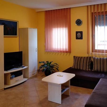 Vár-Torony Apartman Gyula Exterior foto