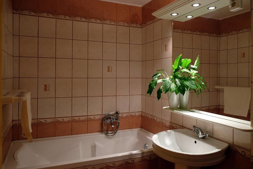 Vár-Torony Apartman Gyula Exterior foto
