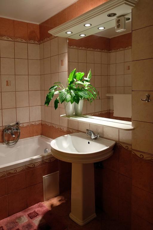 Vár-Torony Apartman Gyula Exterior foto