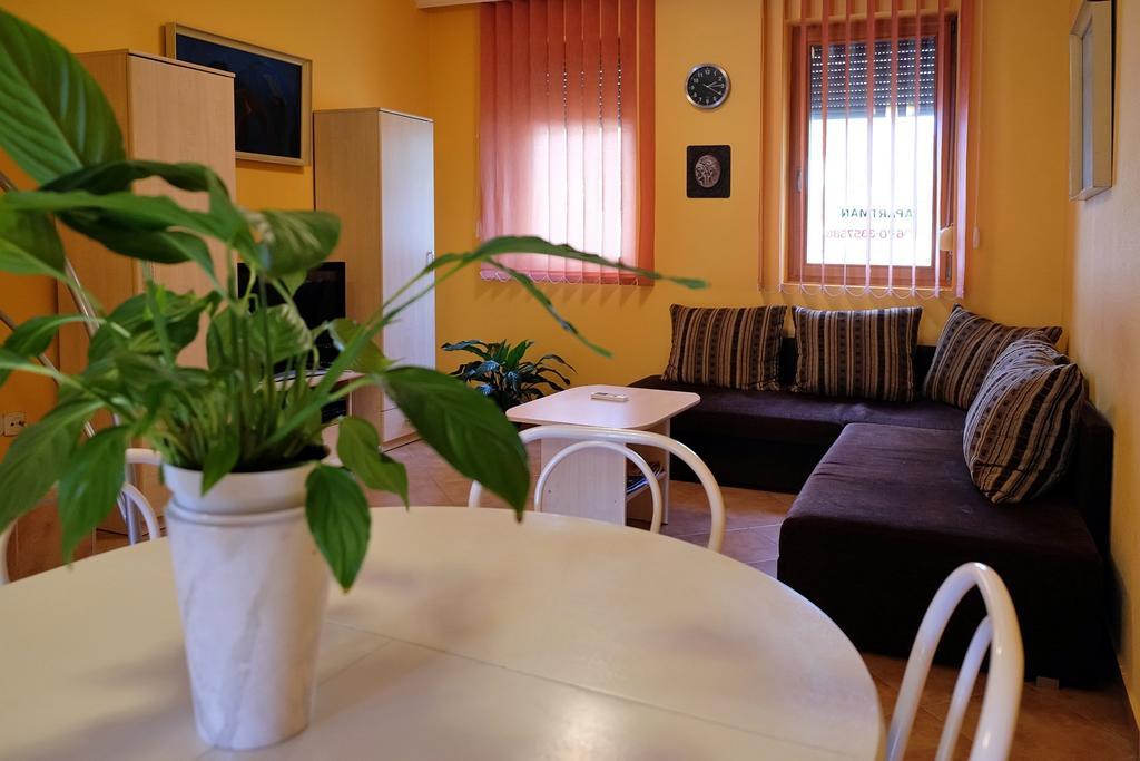 Vár-Torony Apartman Gyula Exterior foto